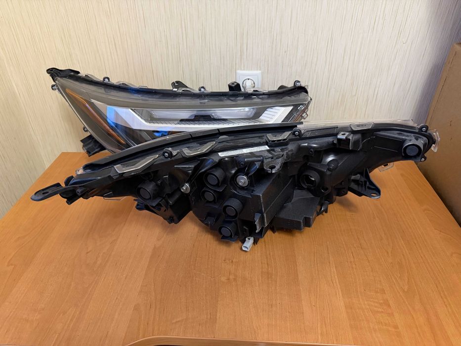 Фари передня ліва права Toyota RAV4 (2022–2025, США) FULL LED