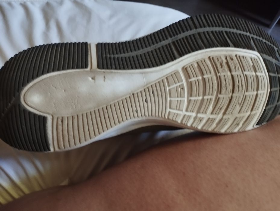 Продаю ботинки прикольные и кросовки  43  размер