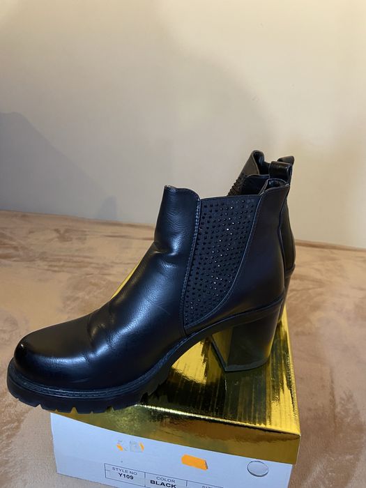 Botas pretas como novas