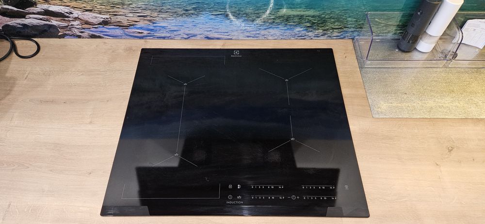 Płyta indukcyjna do zabudowy Electrolux EIS62441 z systemem SenseBoil