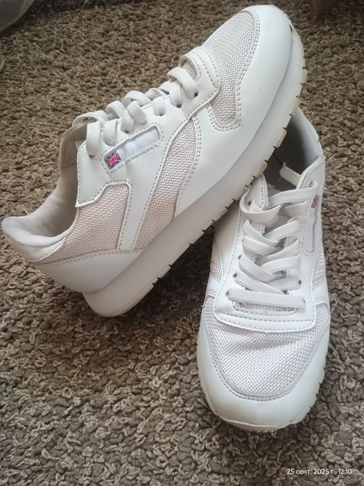 Кроссовки р. (36)