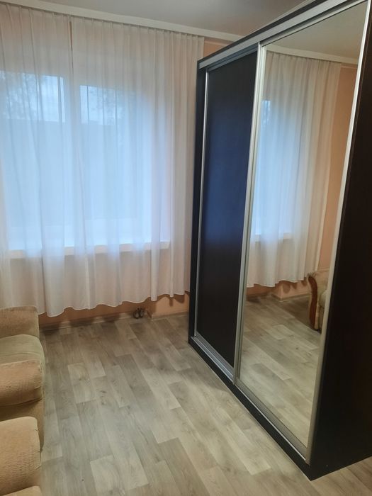 Продається 2 кімнатна квартира  біля ринку.