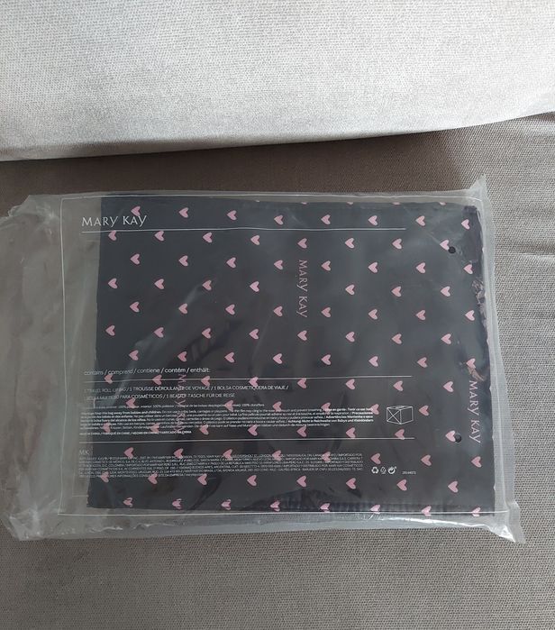 Nowa kosmetyczka podróżna Mary Kay zwijana z wieszakiem