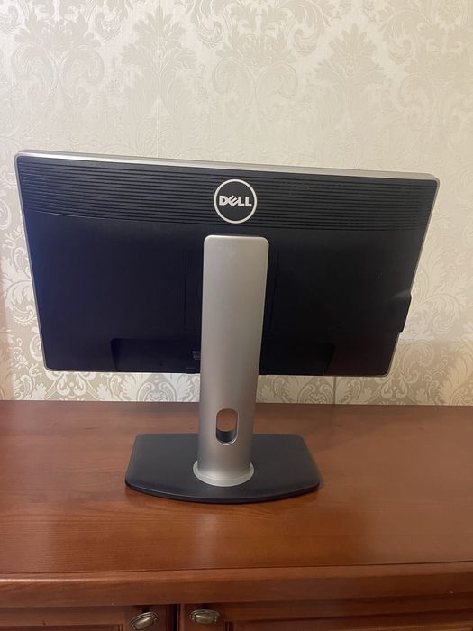 Монітор DELL Ultrasharp U2312Hm / 23 Дюймів / IPS / 1920×1080