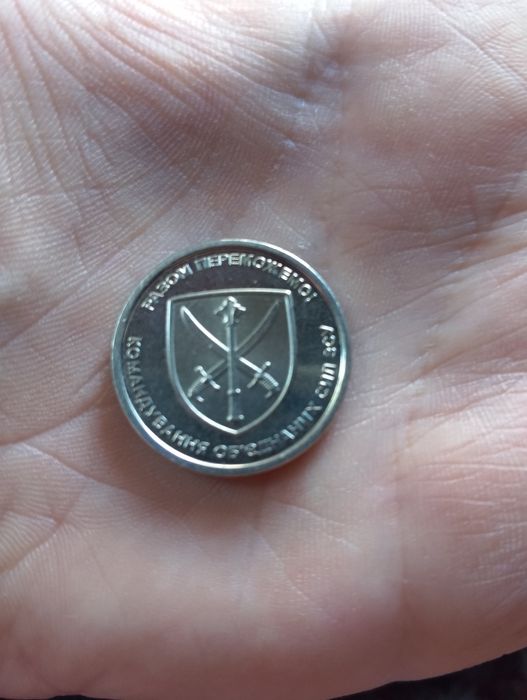 продаю монету 10 гривен