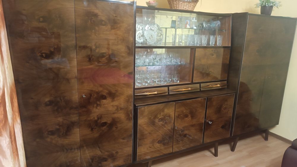 Meble z PRL wysoki połysk