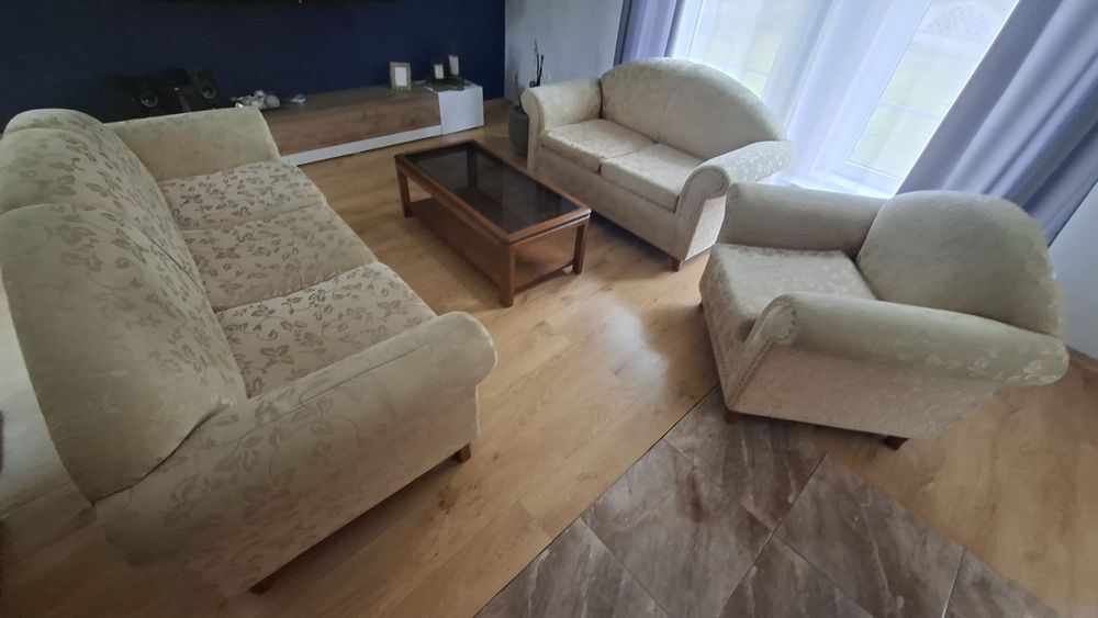 Zestaw kanap 3,2,1 w stylu angielskim ze stolikiem