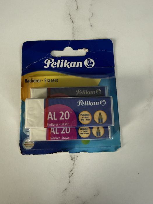 zestaw białych gumek do ścierania Pelikan