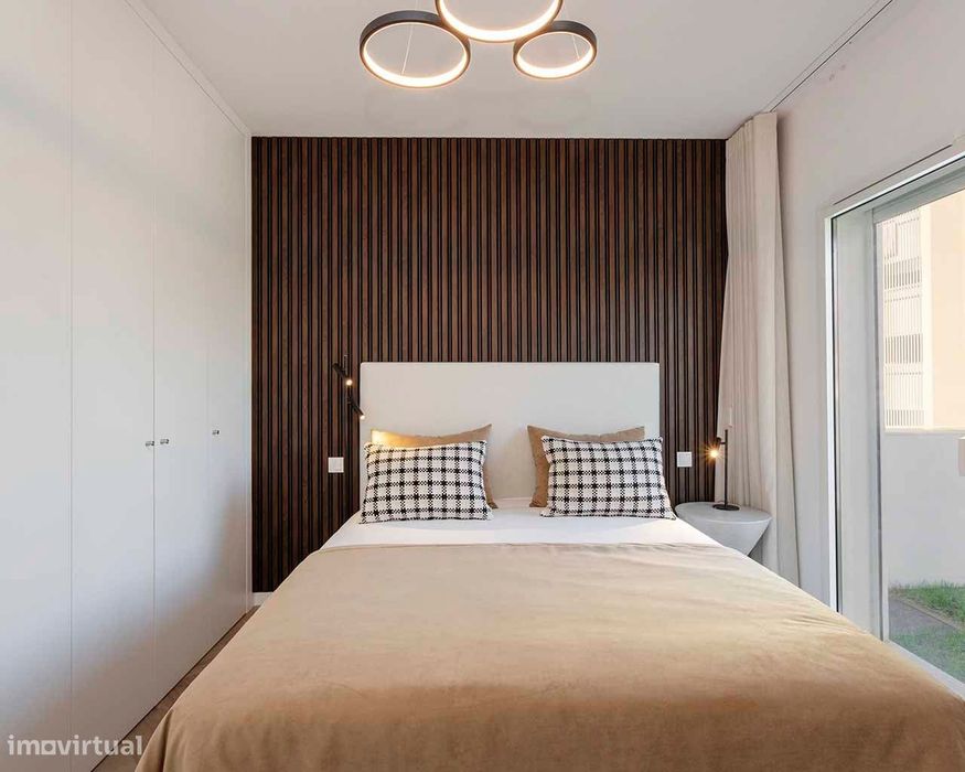 Moradia V3

3-bedroom townhouse