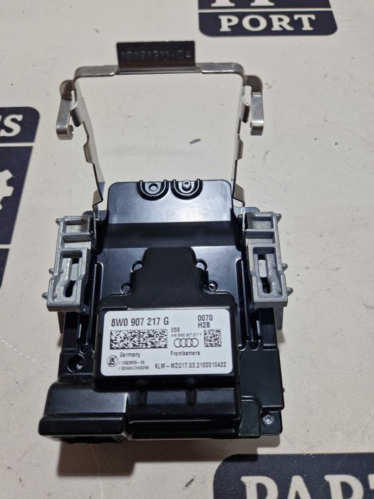 Камера на лобовое стекло лобове скло Audi A4 B9 2021 2022 2023