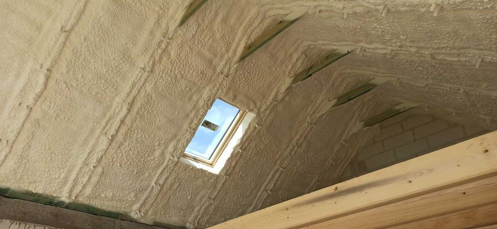 Piana PUR, Ocieplenie poddasza, ocieplanie piana, izolacja pianką