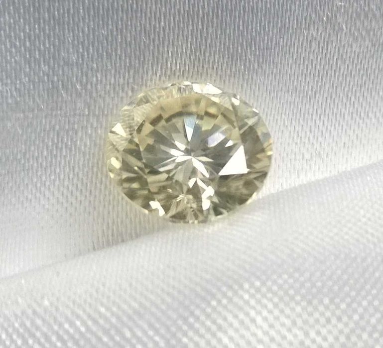 MOISSANIT 2.1 CT ,  8.6 mm  -  VVS1 - moissanite  -  J-K