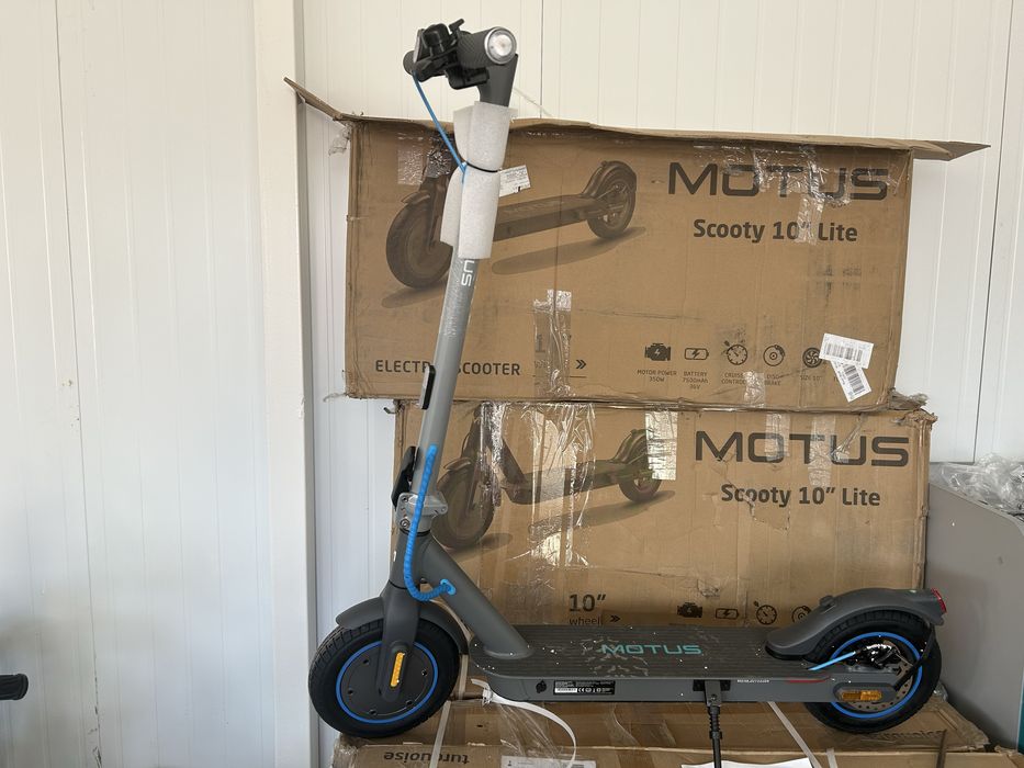 Електросамокат MOTUS Scooty10Lite.