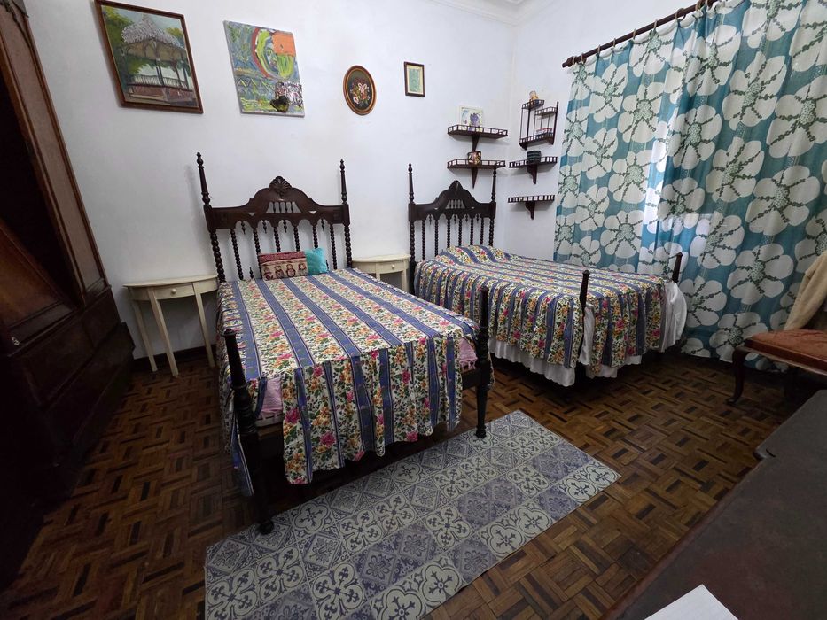 Camas de corpo e meio com colchão novo