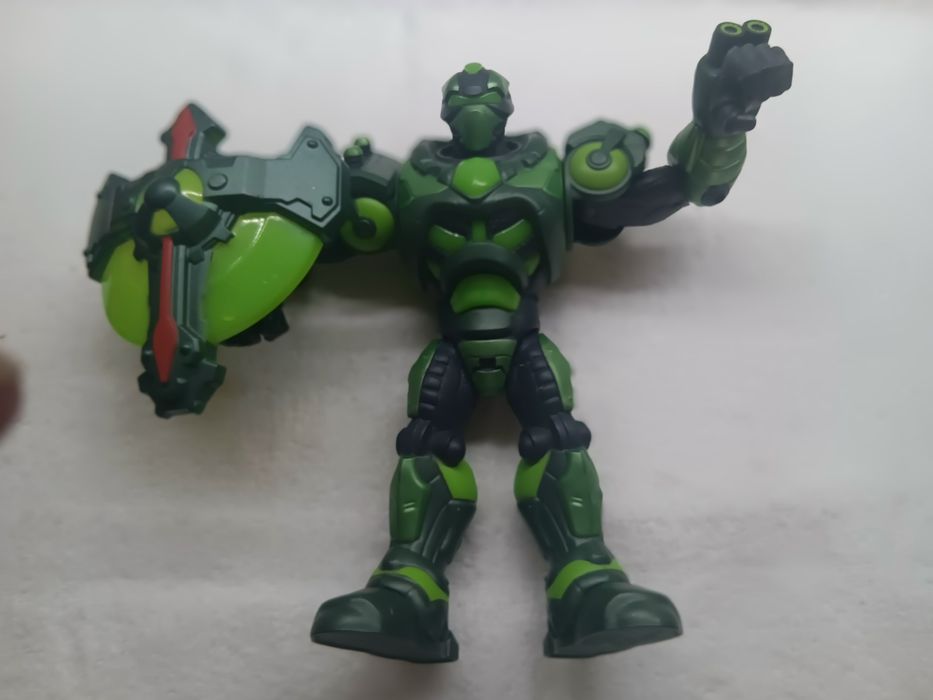 4 figuras / Bonecos de ação