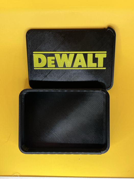 Коробка DeWalt 100x70x18mm.