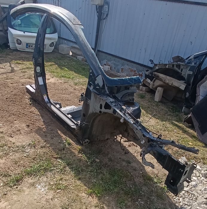 Toyota Avensis  t27  лонжерон окуляр четверть правая  стойка банан Тойота Авенсис т27 цвет 209