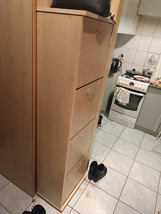 Szafka buciarka wąska