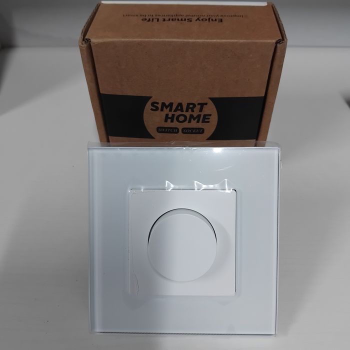 вимикач-димер (регулятор яскравості) для керування освітленням.