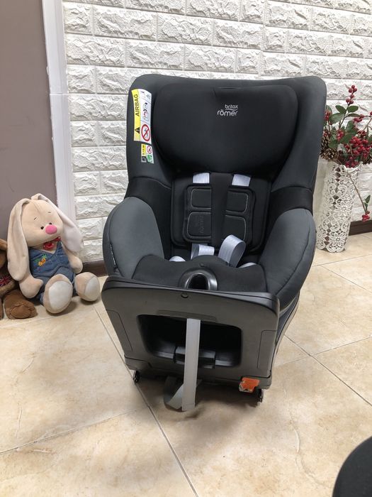 Автокрісло Britax Römer DUALFIX M i-SIZE Група 0+/1 (0-18 кг) 360
