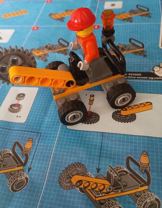 LEGO City Brzęczysław Piła na placu budowy