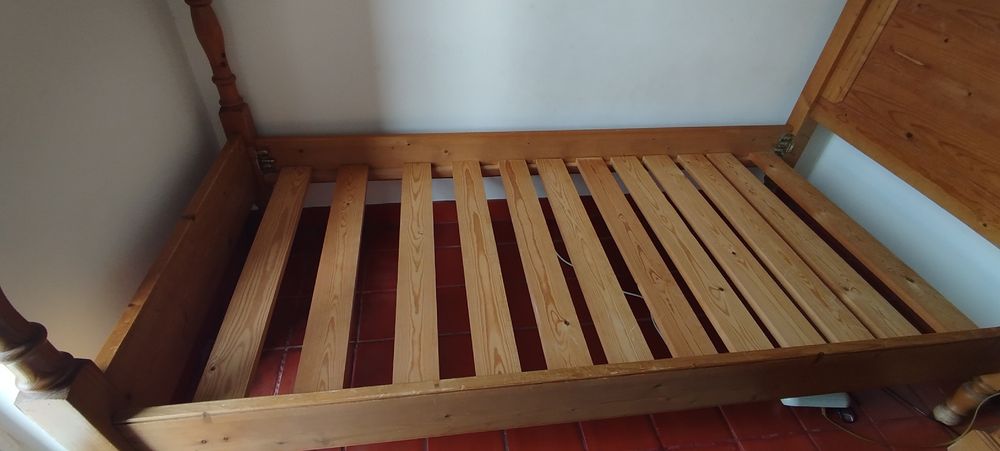 Cama Dossel de corpo e meio