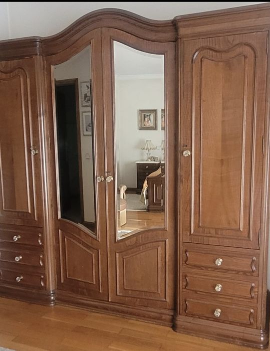 Cama e guarda vestidos ( madeira castanho)