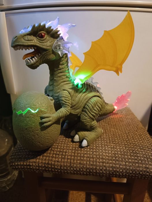 Smok/dinozaur światło, dźwięk