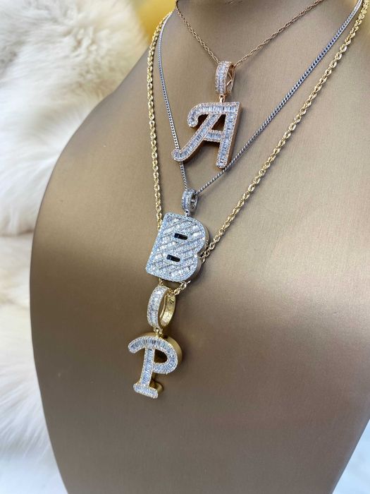 Wisiorek z diamentami naturalnymi Literka 4.50 CT bagiety