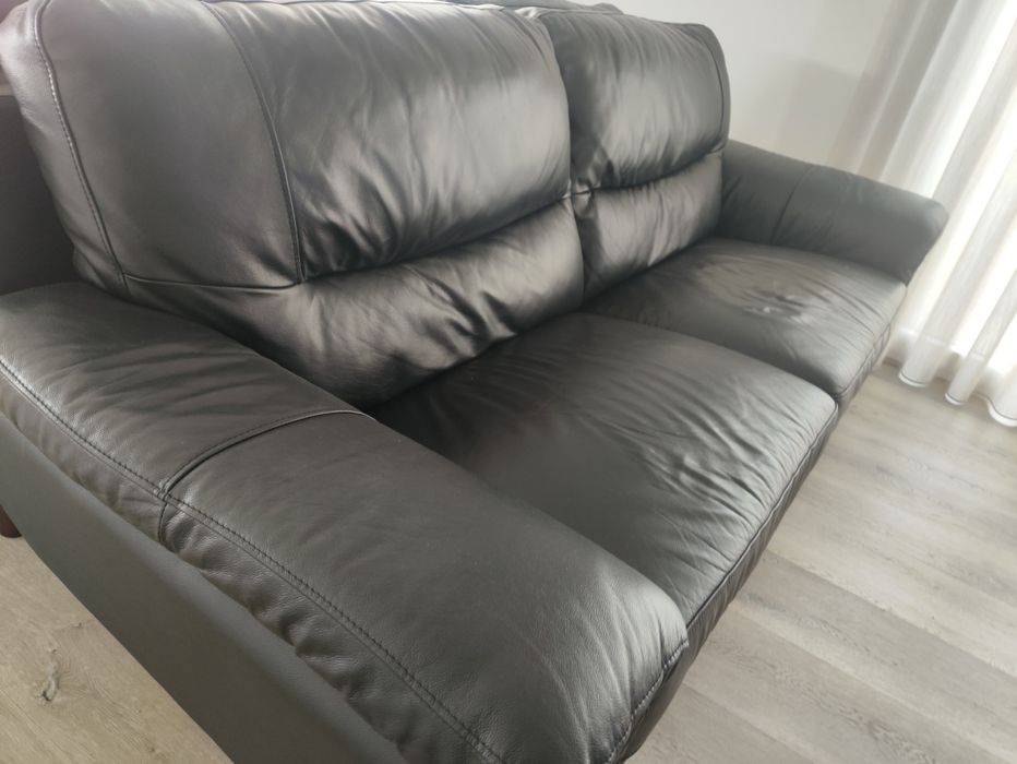 2 sofás 3 lugares (em pele)