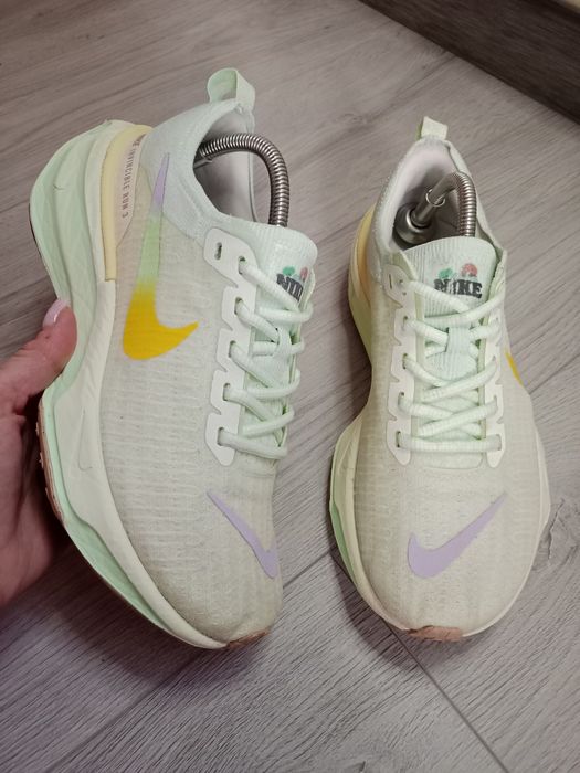 Кросівки Nike  Invincible Run 3