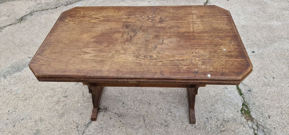 Mesa de jantar em madeira
