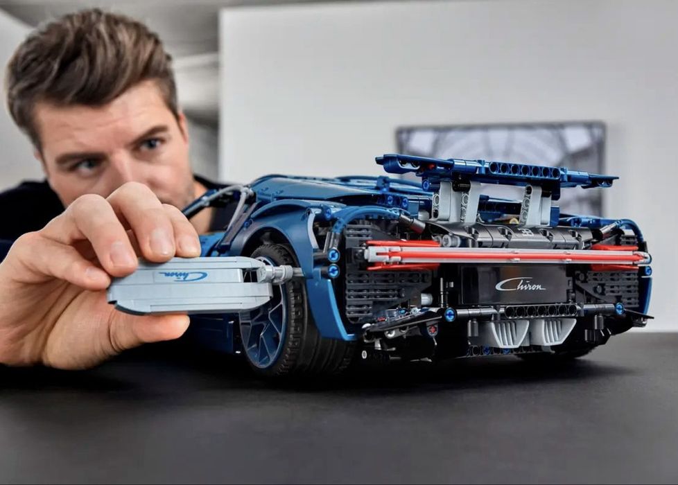 Конструктор LEGO Technic Bugatti Chiron Подарунок ЛЕГО Технік Бугатті