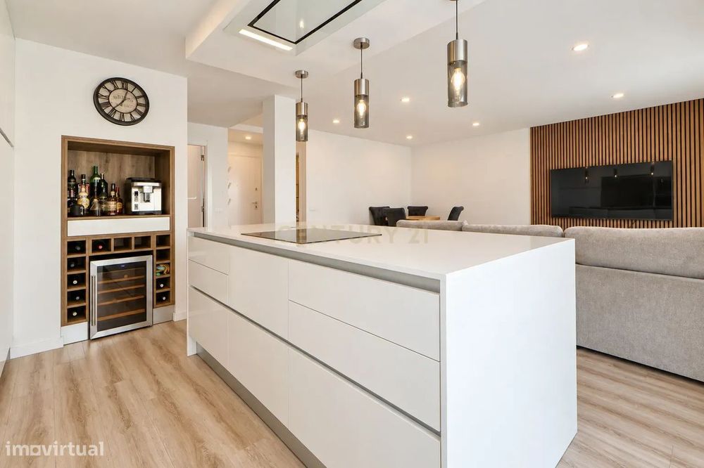 Moradia T3+1 Totalmente Remodelada e com Piscina | Alto do Moinho | Co