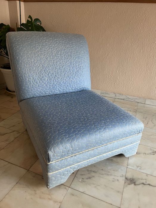 Sofa individual com almofadas