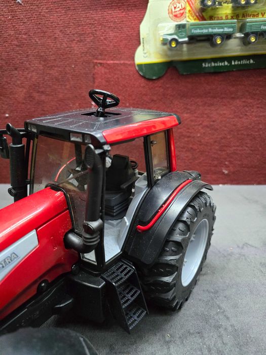Bruder Valtra T 191.
