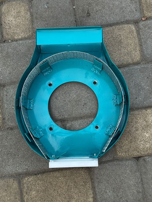 Корморізка повна комплектація але не має у комплекті мотору