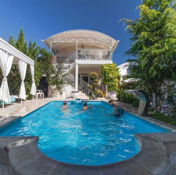 Коттедж  с  мангалом, бассейном и САУНОЙ  у моря