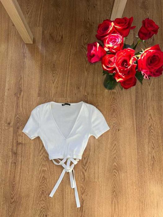 Prążkowany Top ZARA z dekoltem