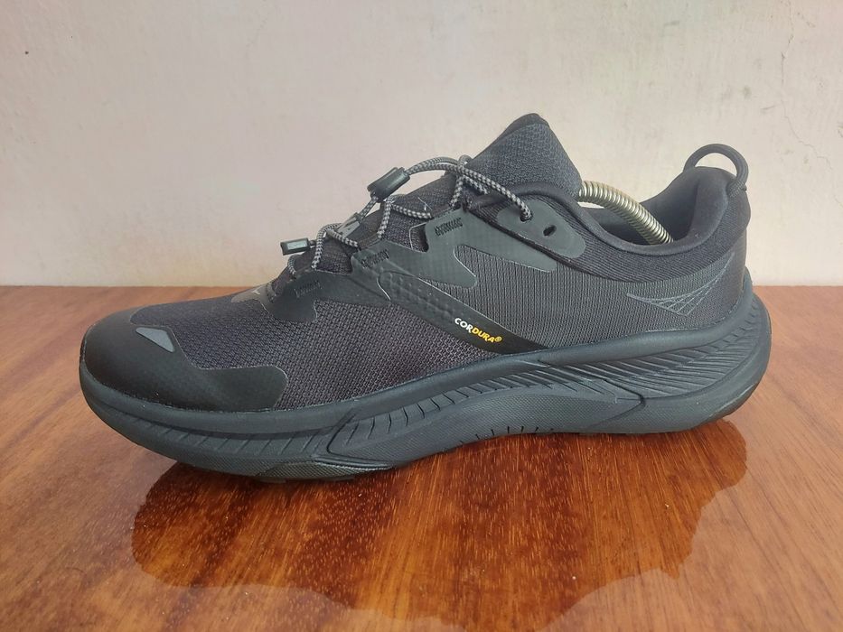 Кросівки фірми Hoka Transport Cordura оригінал 


Розмір по бірці:
Us