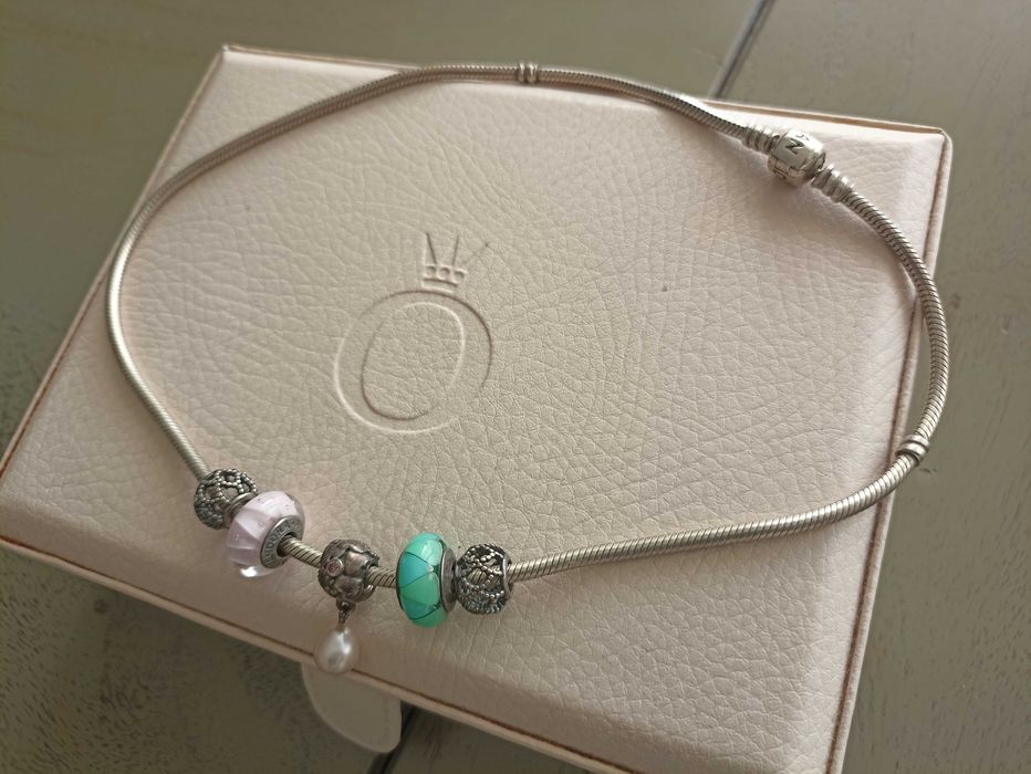 Naszyjnik z charmsami Pandora