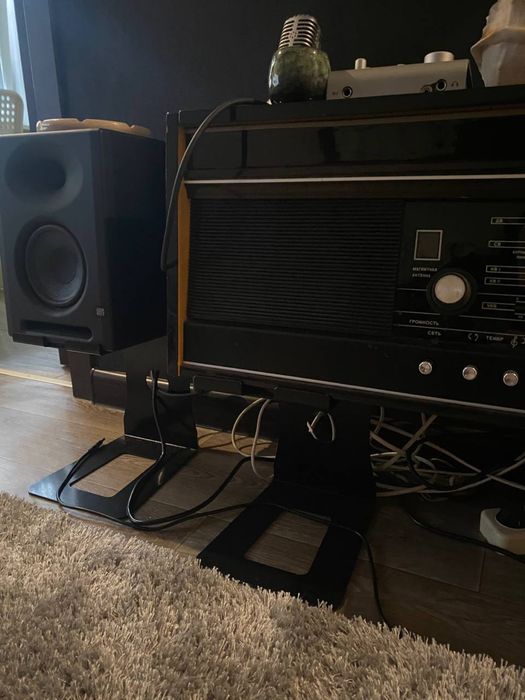 Стійки  настільні під акустику /студійни моніторы /jbl