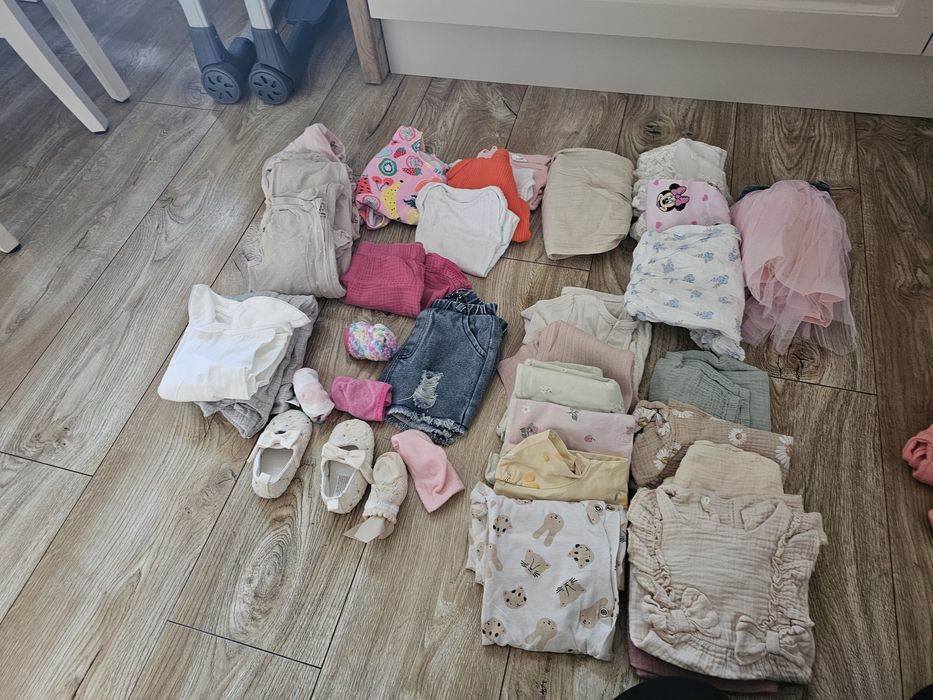 Zestaw niemowlęcy w rozmiarze 80