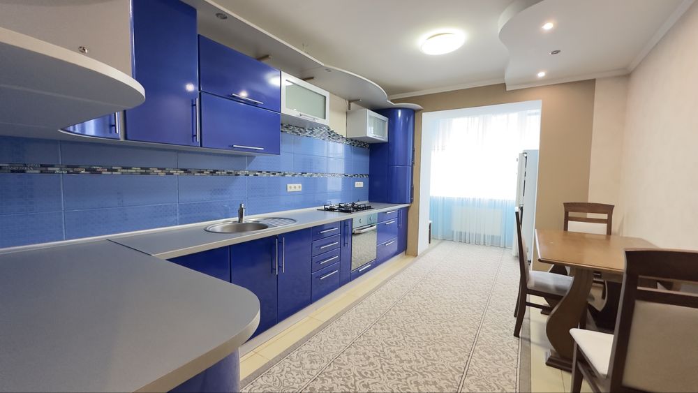 Продаж 3к . Виставка.  ( рауш) . 86000у.о