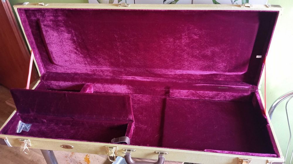 Futerał twardy /case/ na gitarę elektryczną