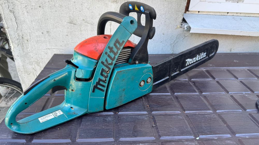 Бензопила Makita