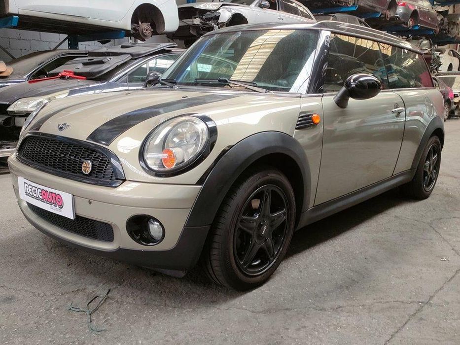 Guarda-Lamas Frente Direito Mini Clubman R552007