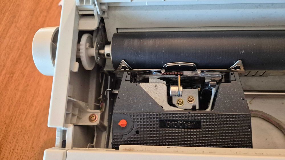 Vendo Máquina de Escrever eletrónica BROTHER AX-130 - Óptimo estado!