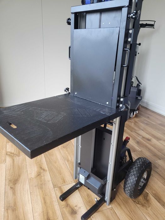 Schodołaz towarowy Antano Donkey Light z platformą elektrycz. do 150kg