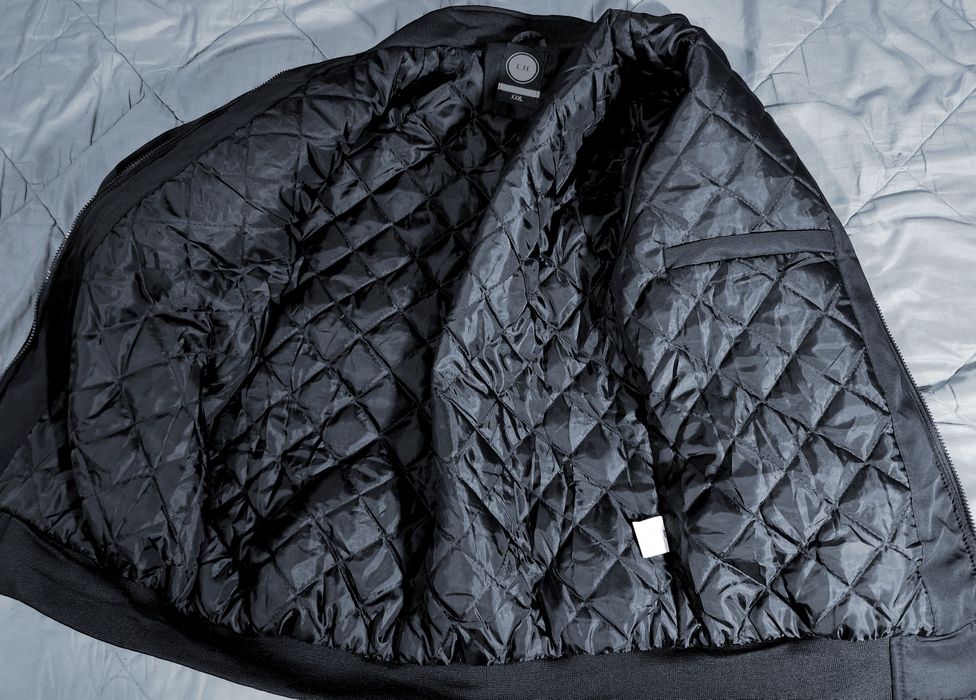 casaco forrado novo a estrear xxl n 52-58
Mas serve para quem usa 3xl